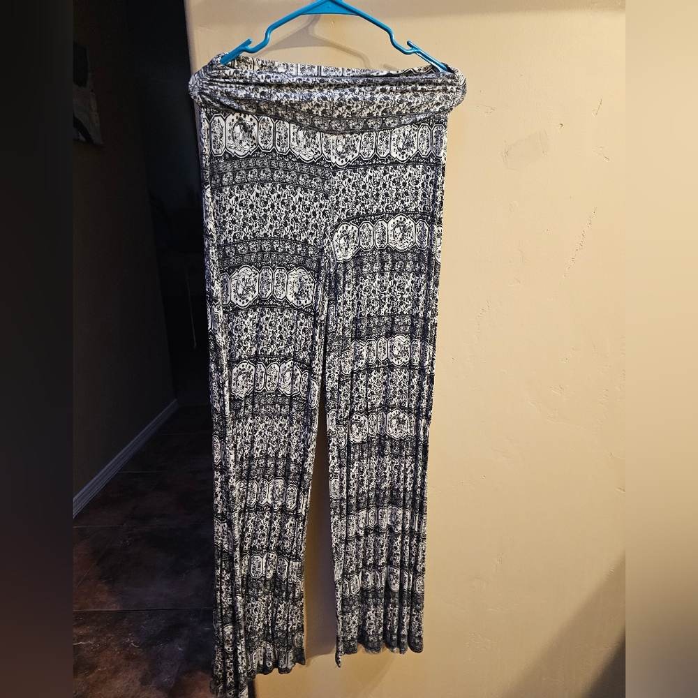 Women's Black and White Patterned Pants